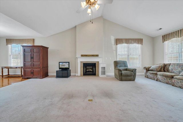 S 734 Battery DR, Roanoke, VA 24019