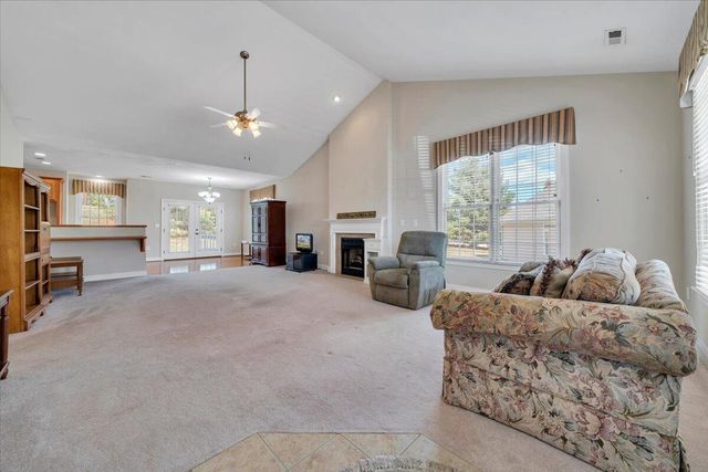 S 734 Battery DR, Roanoke, VA 24019