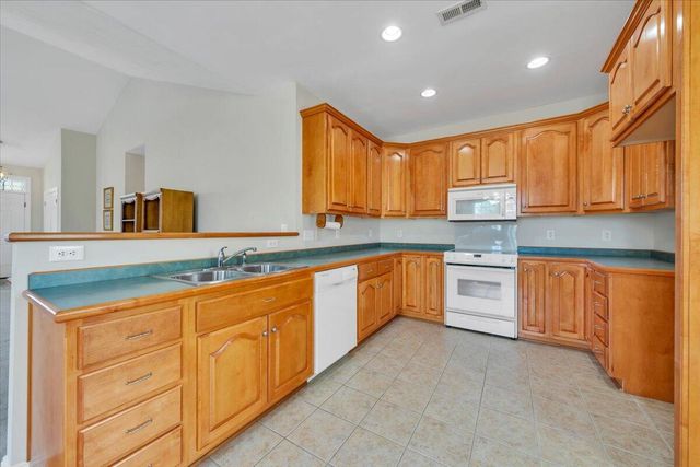 S 734 Battery DR, Roanoke, VA 24019