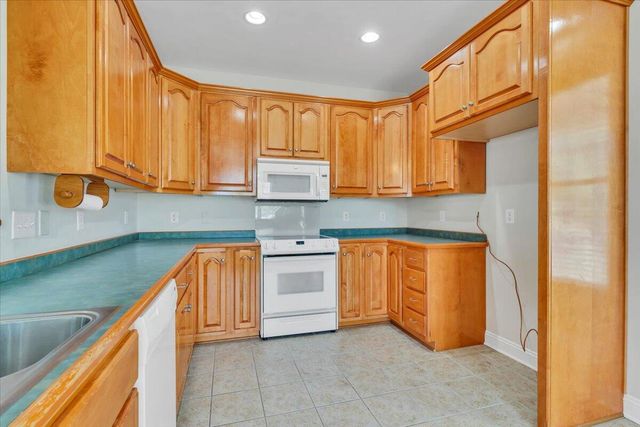 S 734 Battery DR, Roanoke, VA 24019