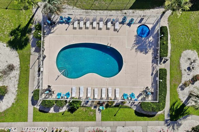1890 Colony Dr Apt 17L, Surfside Beach, SC 29575