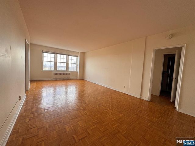 5 Roosevelt Place 4A, Montclair, NJ 07042