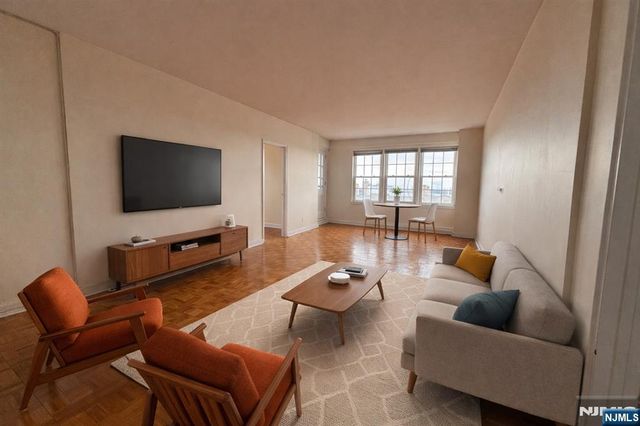 5 Roosevelt Place 4A, Montclair, NJ 07042