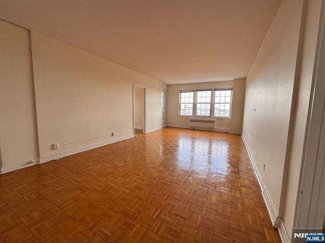 5 Roosevelt Place 4A, Montclair, NJ 07042