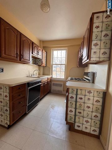 5 Roosevelt Place 4A, Montclair, NJ 07042