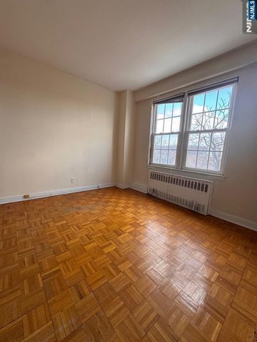 5 Roosevelt Place 4A, Montclair, NJ 07042