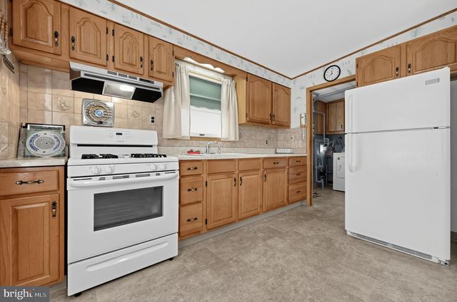 9325 TROUT RD, Philadelphia, PA 19115