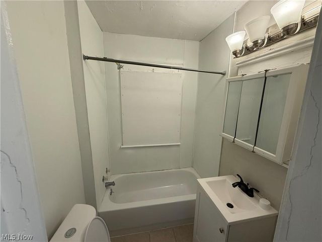 1028 E 146th Street, Cleveland, OH 44110