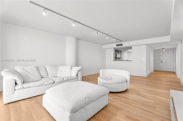 2101 Brickell Ave 806, Miami, FL 33129