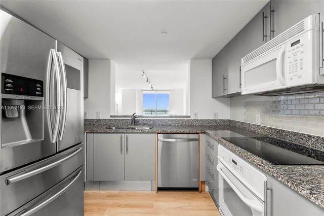 2101 Brickell Ave 806, Miami, FL 33129