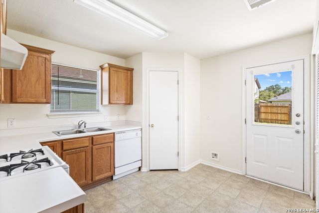 8519 Snakeweed, Converse, TX 78109
