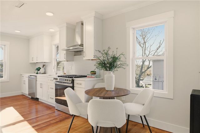 85 Bayview Avenue 2, Bristol, RI 02809