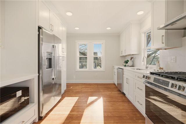 85 Bayview Avenue 2, Bristol, RI 02809