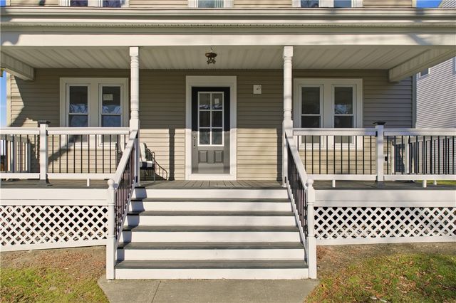85 Bayview Avenue 2, Bristol, RI 02809