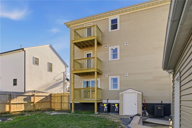85 Bayview Avenue 2, Bristol, RI 02809