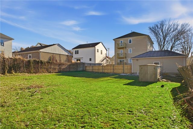 85 Bayview Avenue 2, Bristol, RI 02809