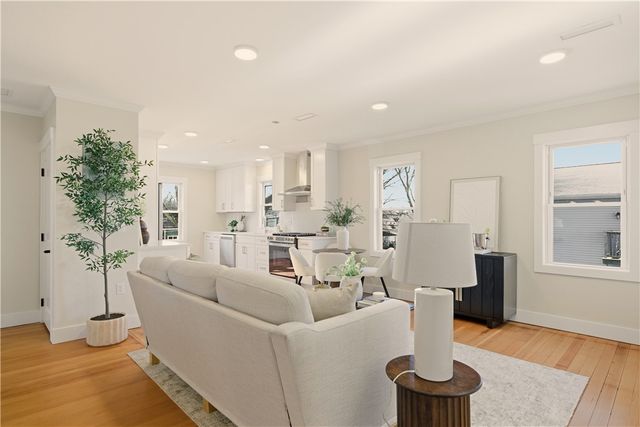 85 Bayview Avenue 2, Bristol, RI 02809