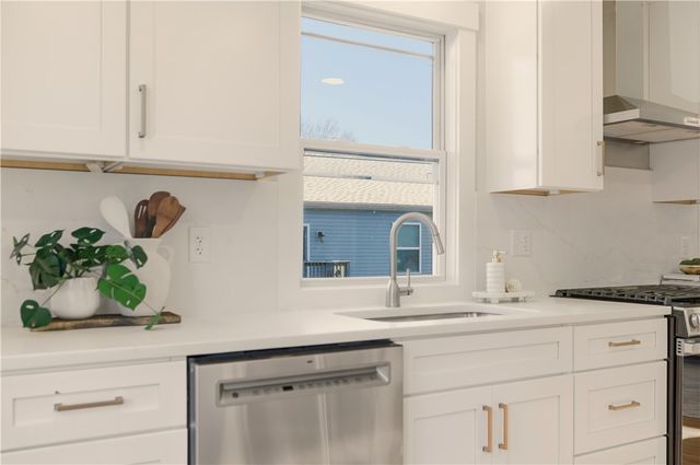 85 Bayview Avenue 2, Bristol, RI 02809