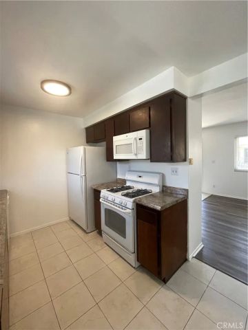119 17th Street C, Huntington Beach, CA 92648