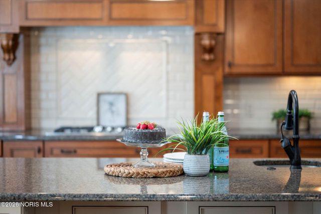 3813 Timber Valley Drive, Maumee, OH 43537