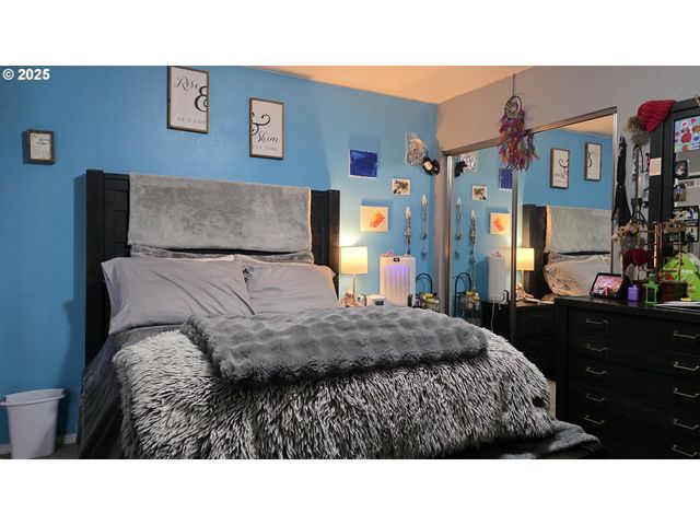 934 S 46TH St, Springfield, OR 97478