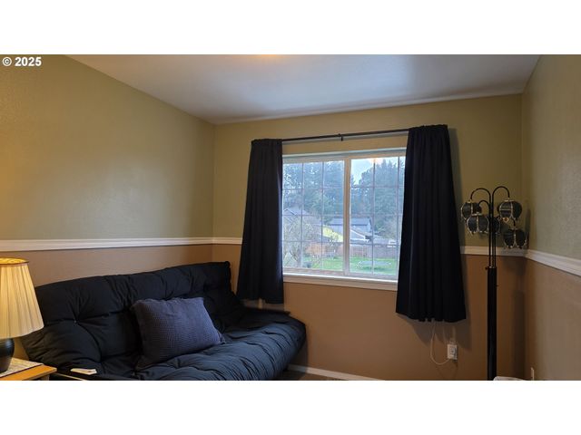 934 S 46TH St, Springfield, OR 97478