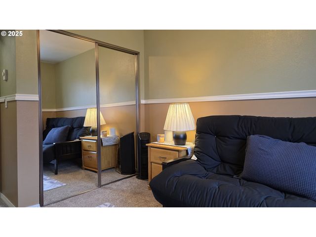 934 S 46TH St, Springfield, OR 97478