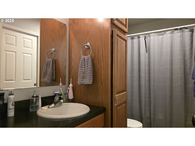 934 S 46TH St, Springfield, OR 97478