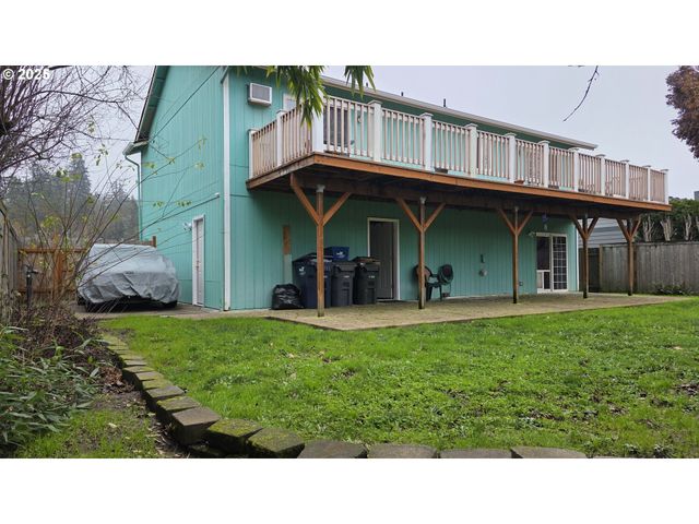 934 S 46TH St, Springfield, OR 97478