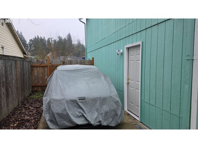 934 S 46TH St, Springfield, OR 97478