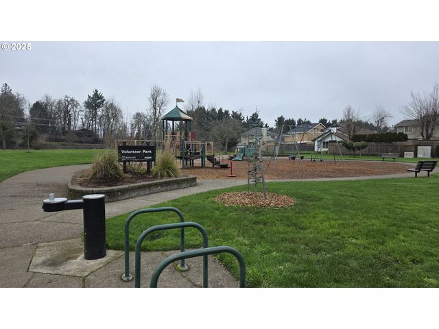 934 S 46TH St, Springfield, OR 97478