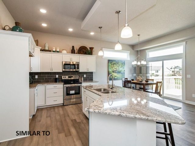 751 SE Hollow Court, West Des Moines, IA 50265