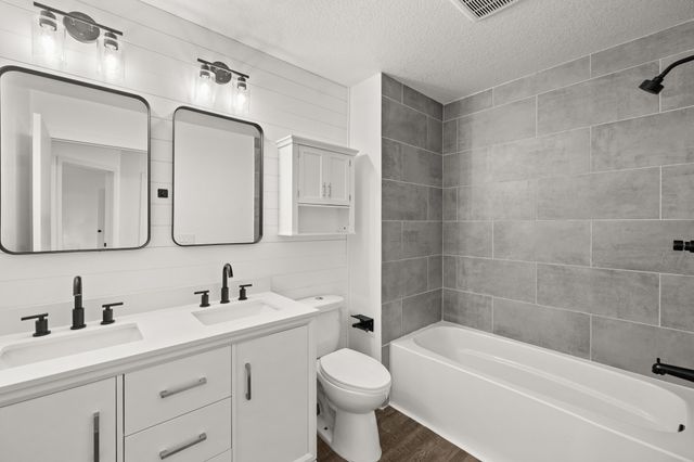 2247 Grand Avenue 7, West Des Moines, IA 50265