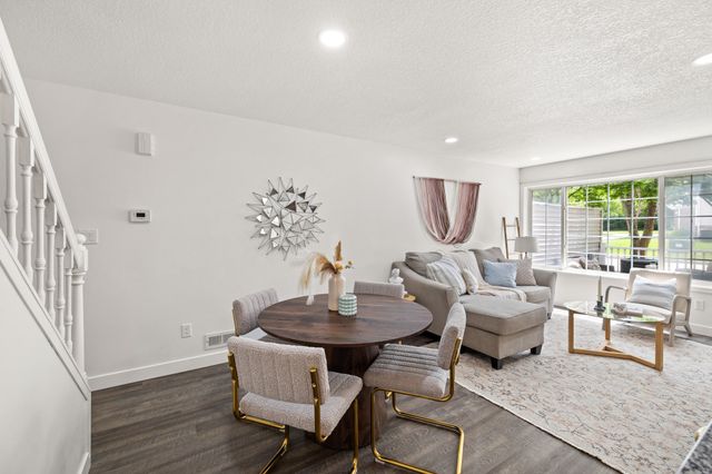 2247 Grand Avenue 7, West Des Moines, IA 50265
