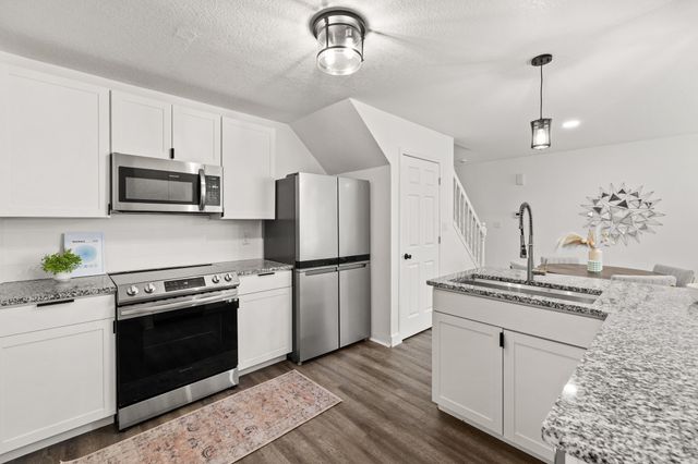 2247 Grand Avenue 7, West Des Moines, IA 50265