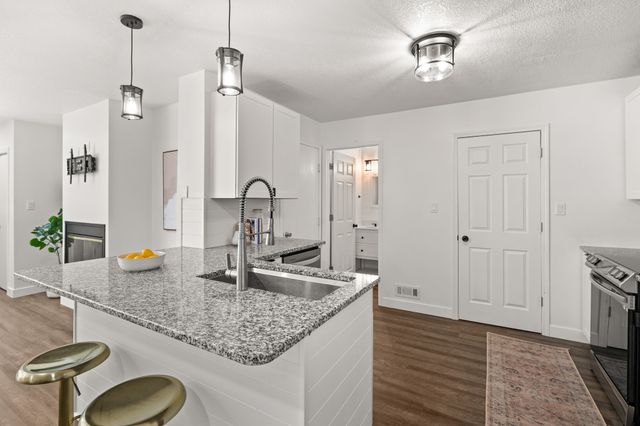 2247 Grand Avenue 7, West Des Moines, IA 50265