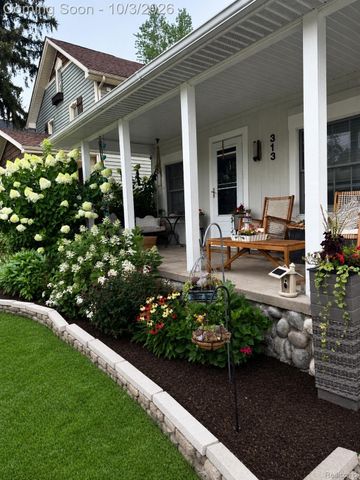 313 N Castell Avenue, Rochester, MI 48307