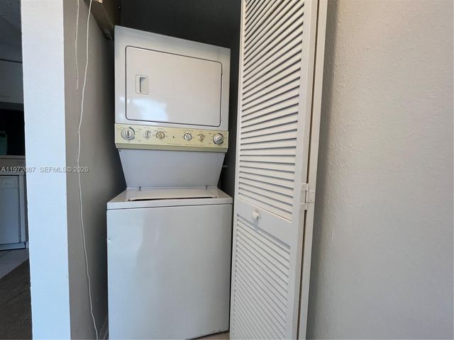 8064 Sanibel Dr, Tamarac, FL 33321