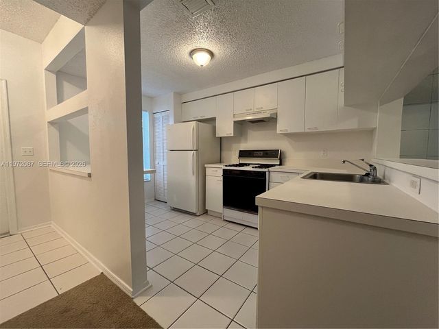 8064 Sanibel Dr, Tamarac, FL 33321