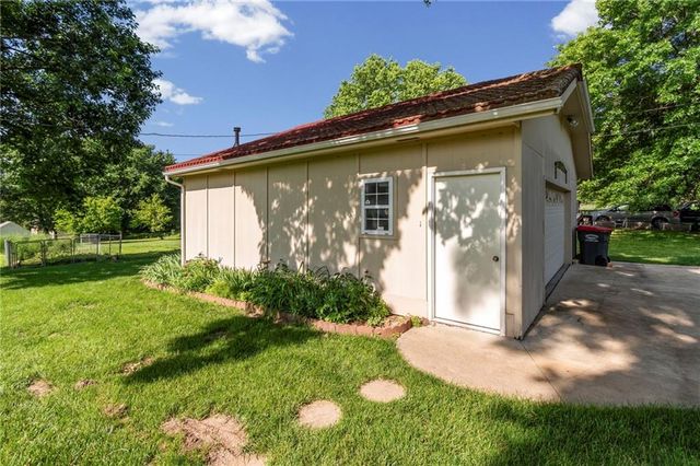 1720 N 150th Street, Basehor, KS 66007