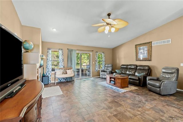 1720 N 150th Street, Basehor, KS 66007