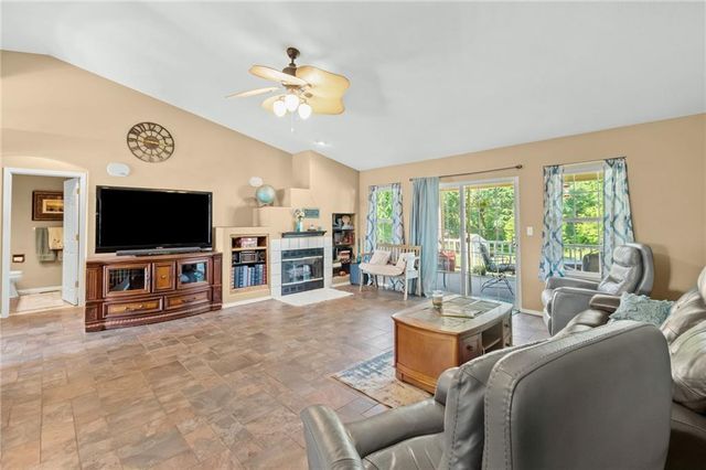 1720 N 150th Street, Basehor, KS 66007