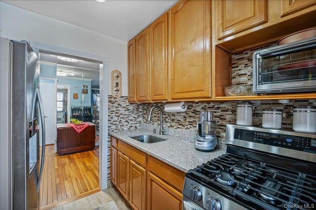 155-14 86 Street 2F, Howard Beach, NY 11414