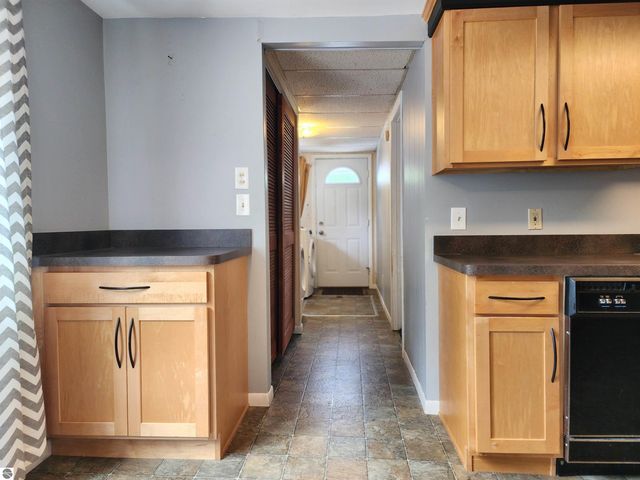 317 Longview Drive, Midland, MI 48642