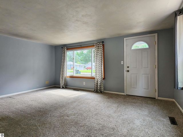 317 Longview Drive, Midland, MI 48642
