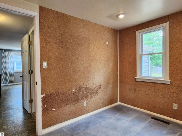 317 Longview Drive, Midland, MI 48642