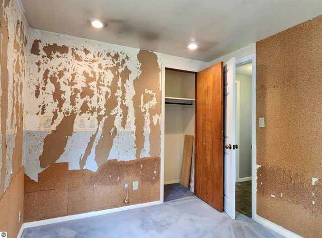 317 Longview Drive, Midland, MI 48642