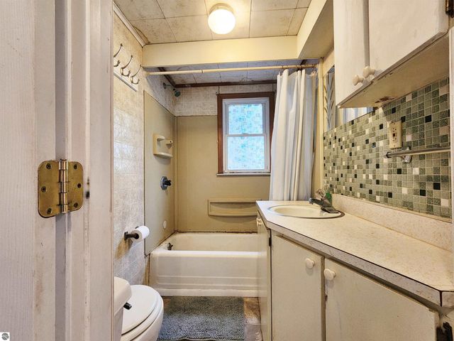317 Longview Drive, Midland, MI 48642