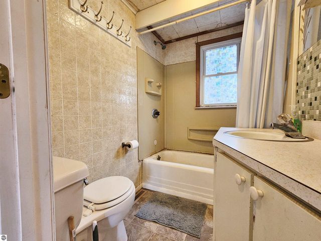 317 Longview Drive, Midland, MI 48642