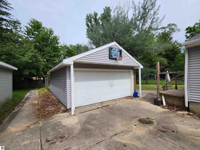 317 Longview Drive, Midland, MI 48642